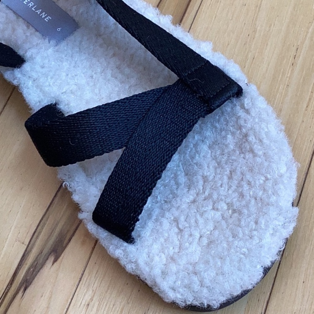 Everlane The Renew Teddy Sport Sandals. Black with cream Sherpa lining. Size 6 - Picture 9 of 15